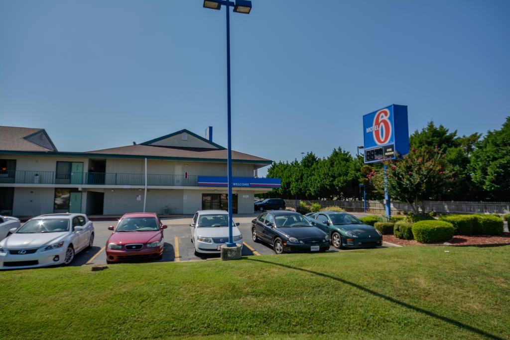 Motel 6 Huntsville - Madison Zewnętrze zdjęcie