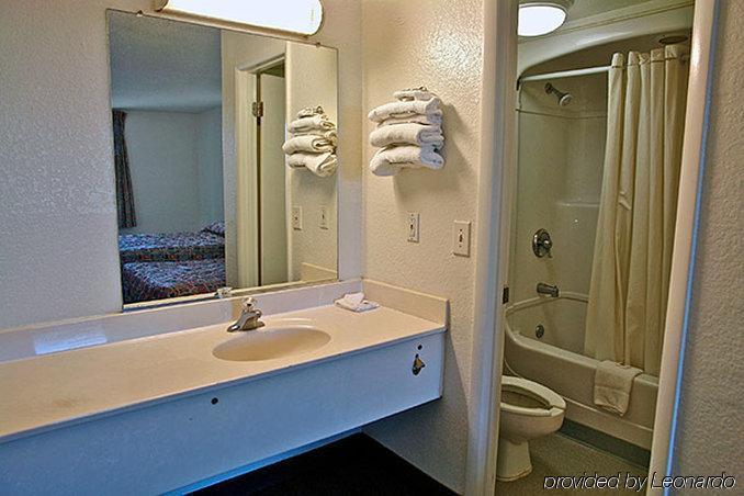 Motel 6 Huntsville - Madison Zewnętrze zdjęcie