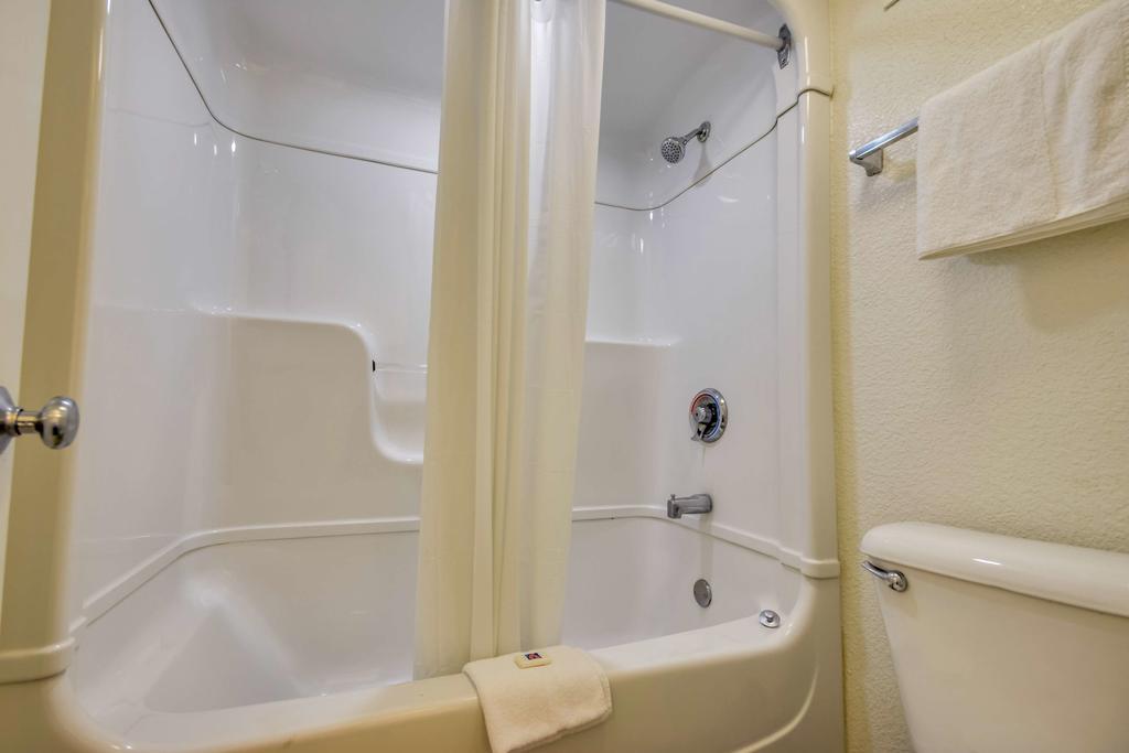 Motel 6 Huntsville - Madison Zewnętrze zdjęcie