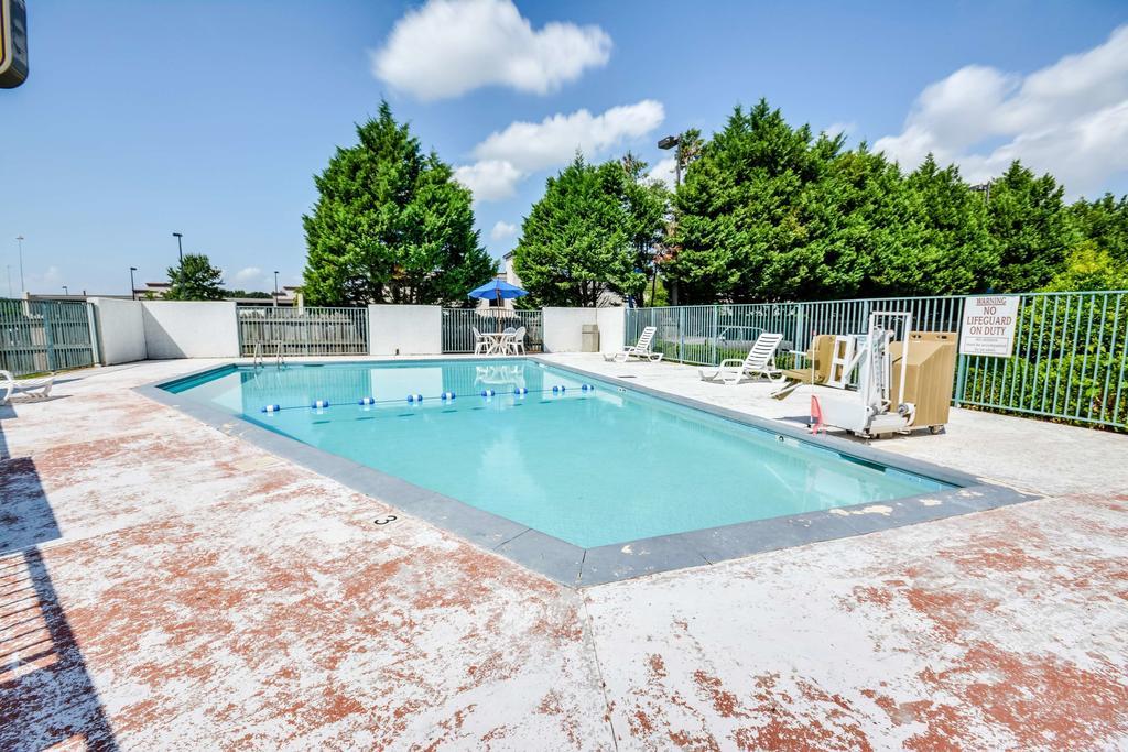 Motel 6 Huntsville - Madison Zewnętrze zdjęcie