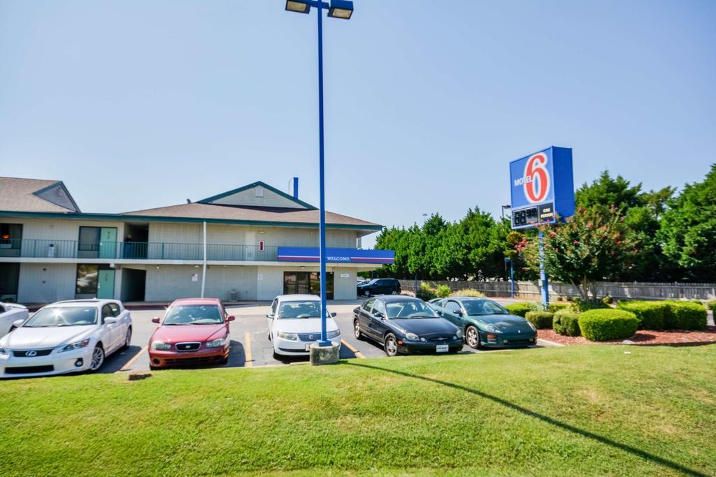 Motel 6 Huntsville - Madison Zewnętrze zdjęcie